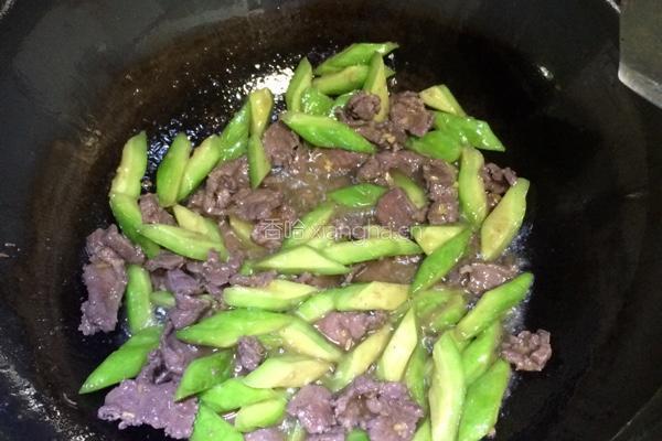 牛肉炒苦瓜的做法图解5