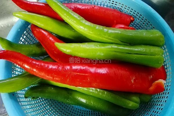 双椒炒肉的做法图解1