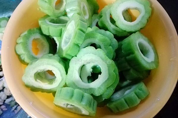 酿苦瓜的做法图解1