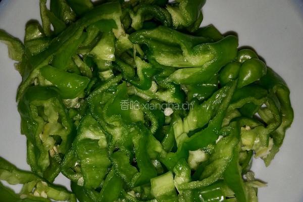 青椒炒素鸡的做法图解4