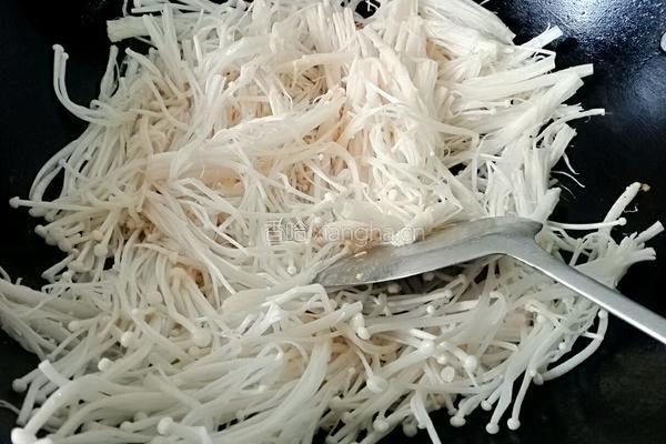 金针菇炒鸡蛋的做法图解7