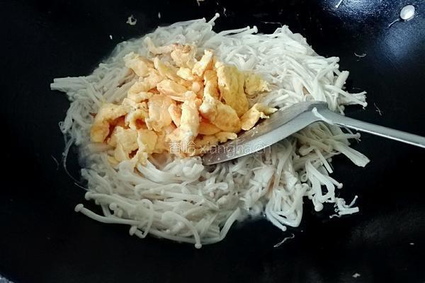 金针菇炒鸡蛋的做法图解8