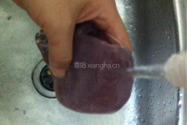 双椒爆猪肝的做法图解2