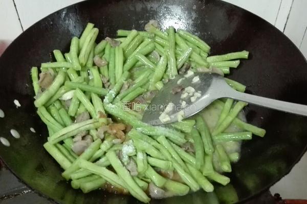 豆角炒鸡胗的做法图解7
