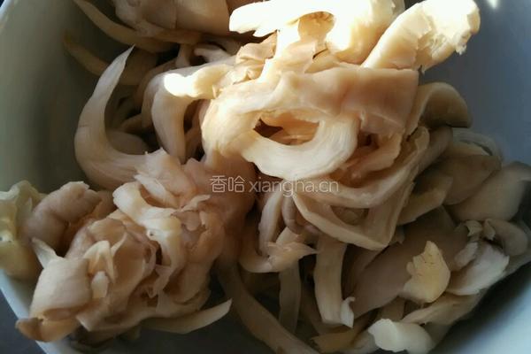 蒜炒菌子的做法图解1