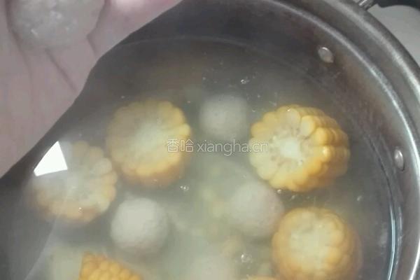 玉米菠菜丸子汤的做法图解5