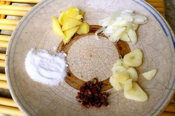 平菇土鸡汤煲的做法图解4