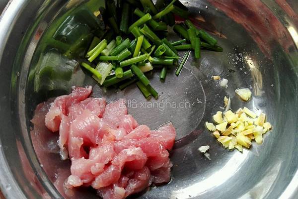 袖珍菇白豆腐汤的做法图解2