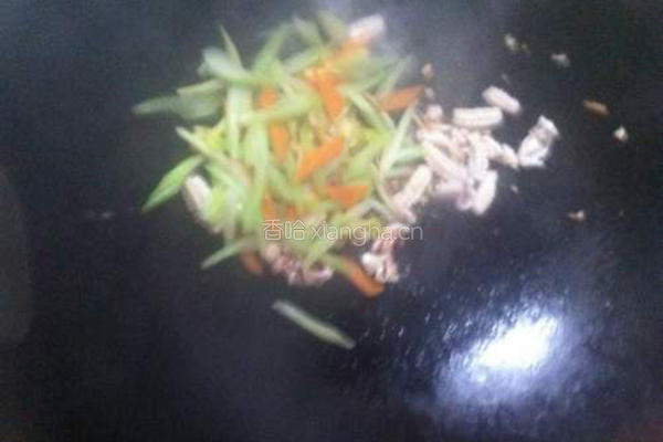 鱿鱼炒香芹的做法图解8