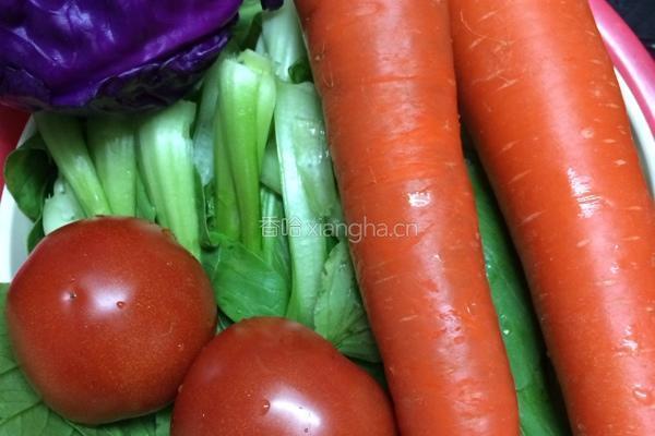蔬菜汁饺子的做法图解1