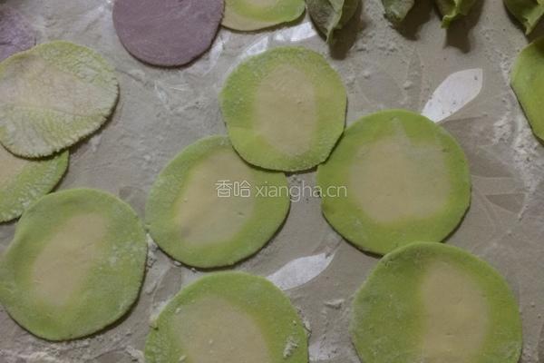 蔬菜汁饺子的做法图解7