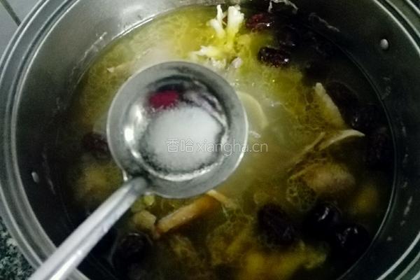 板栗煲鸡汤的做法图解5