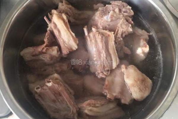 羊排萝卜汤的做法图解2