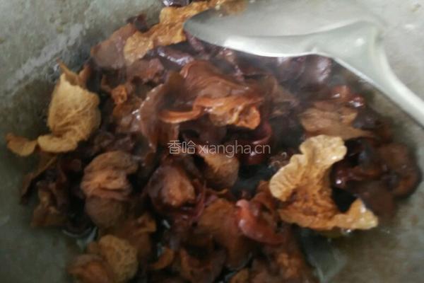 木耳炒肉的做法图解5