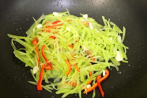 清炒莴苣丝的做法图解5