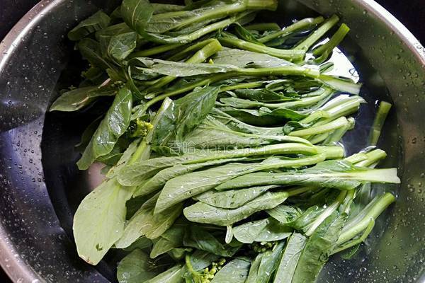 肉末菜心的做法图解1