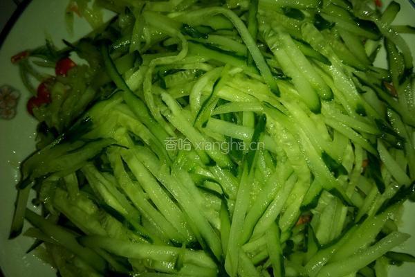 胡萝卜拌黄瓜的做法图解2