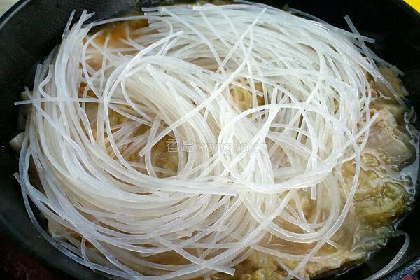 酸菜猪肉炖粉条的做法图解10