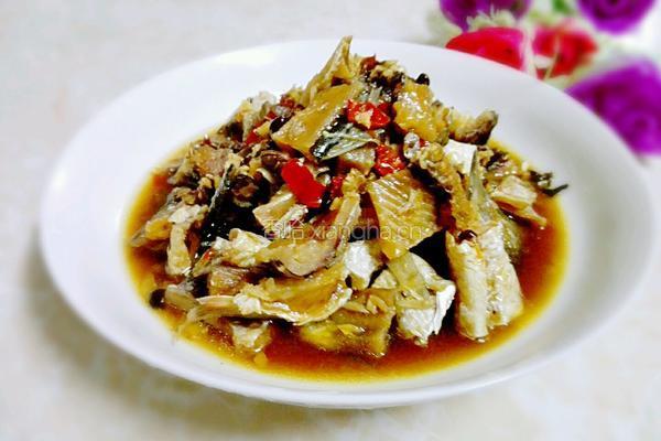 蒜蓉豉汁蒸鲮鱼干的做法图解6