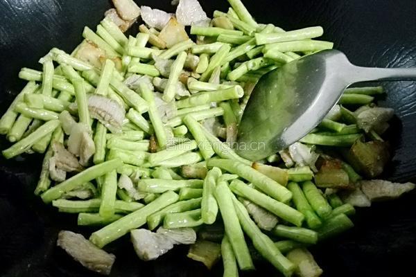 豆角炒猪肉的做法图解5