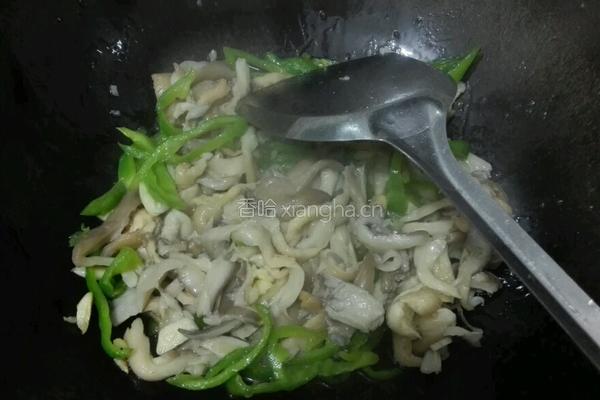 平菇炒火腿的做法图解5