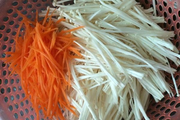 金针菇炒肉丝的做法图解3