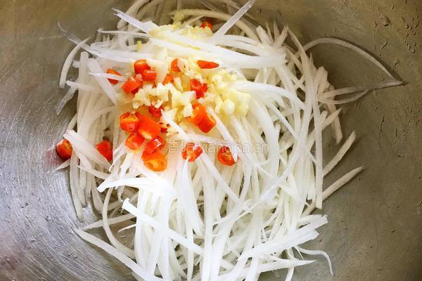 香菜拌萝卜丝的做法图解4