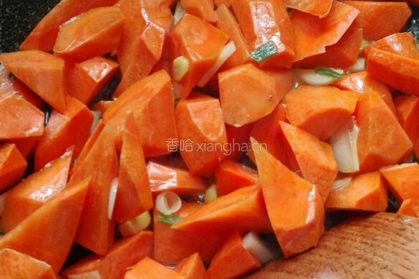 胡萝卜烧鸡肉的做法图解7