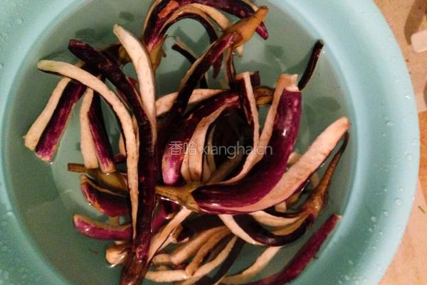 香菇酱烧小茄子的做法图解1