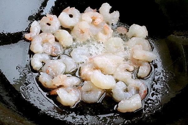 虾仁炒饭的做法图解2