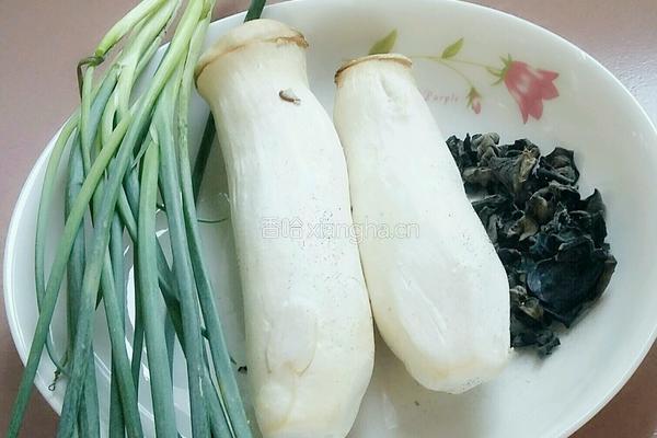 香葱木耳杏鲍菇的做法图解1