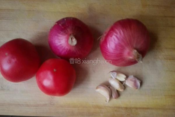 番茄炒洋葱的做法图解1
