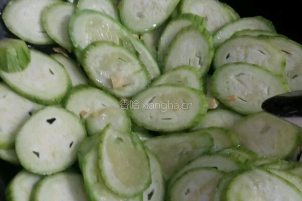 菜脯蒜香丝瓜的做法图解4