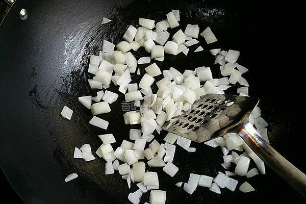 咖哩雞粒餐包的做法图解2