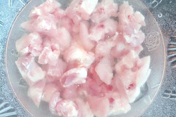广式香芋蒸排骨的做法图解1