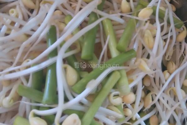 蒜苔焖面的做法图解2