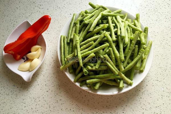 清炒豆角的做法图解1