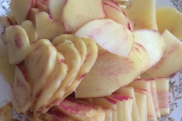 宝宝最爱吃的土豆的做法图解1