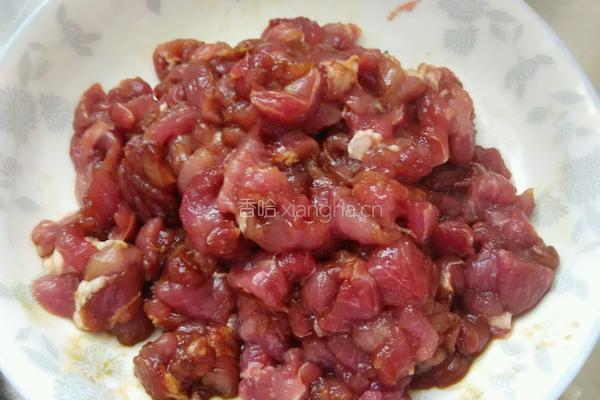 包菜炒肉丝的做法图解2