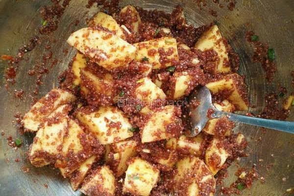 粉蒸土豆的做法图解3