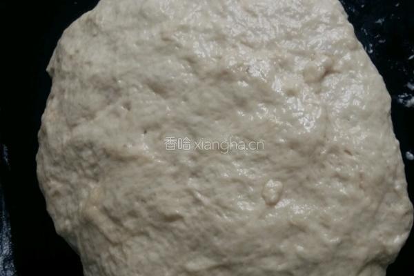 口菇蜜汁火腿肠培根披萨的做法图解3