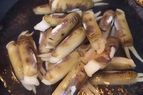 黑椒海蛏的做法图解1