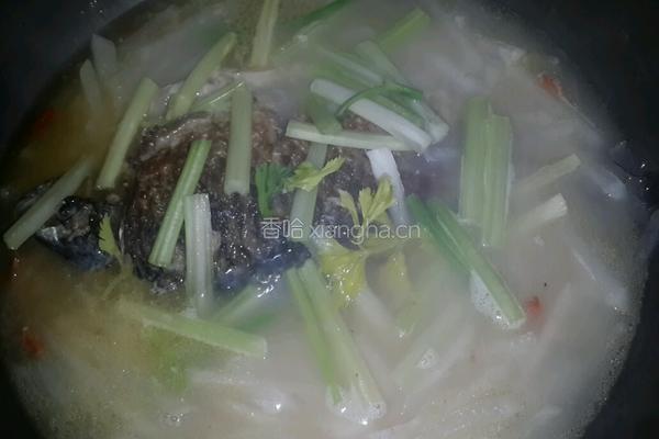 鱼浓汤白鲫煮萝卜丝的做法图解4