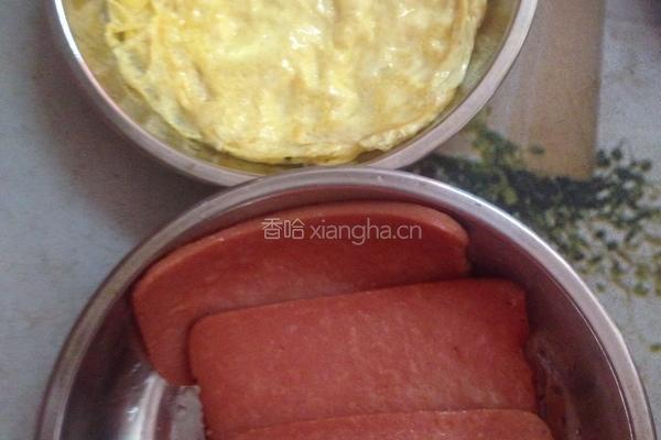 鸡蛋火腿三明治的做法图解2