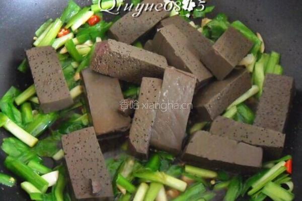 羊血炒韭菜的做法图解6