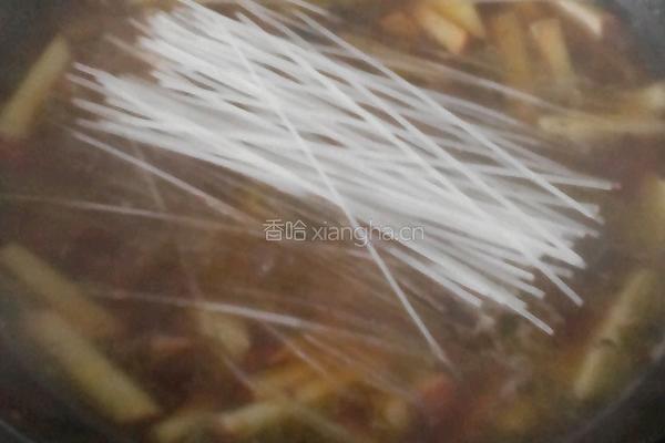 牛腩炖萝卜粉丝的做法图解9