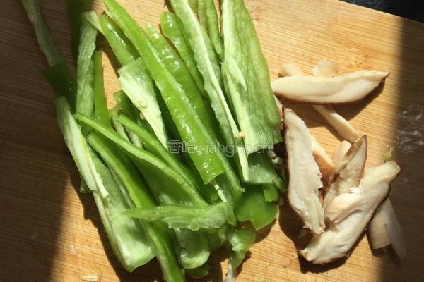 圆白菜素炒面的做法图解1