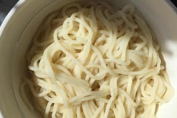 圆白菜素炒面的做法图解3