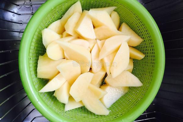 茄汁土豆块的做法图解3