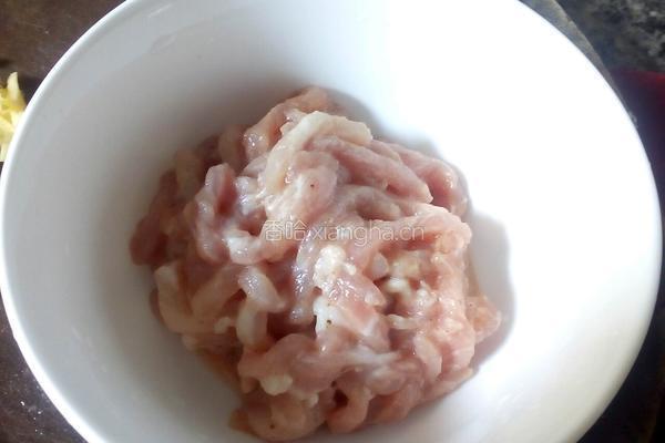 “乐享陶瓷”杏鲍菇炒肉丝的做法图解1